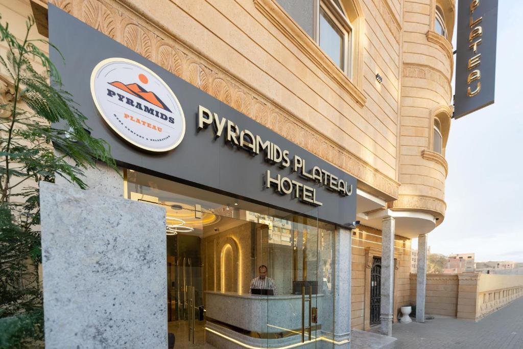 PYRAMIDS PLATEAU HOTEL